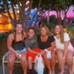 Meet your Posher, Laurie